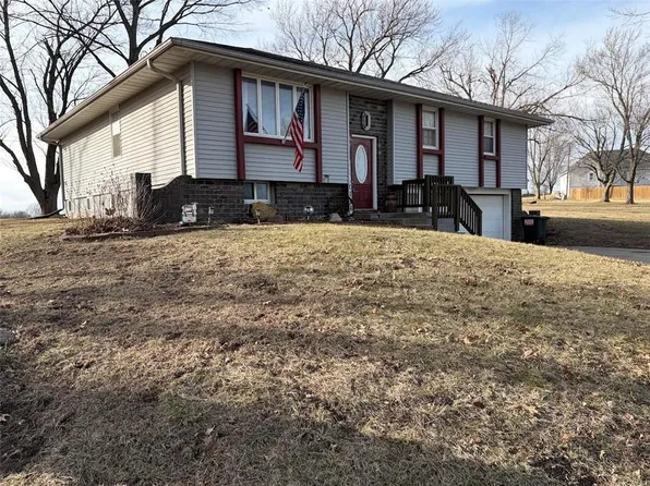 316 Gregory Dr, Gower, MO 64454