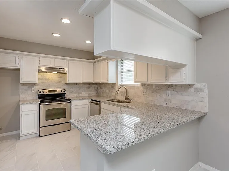 2715 Colony Dr — Photo 8