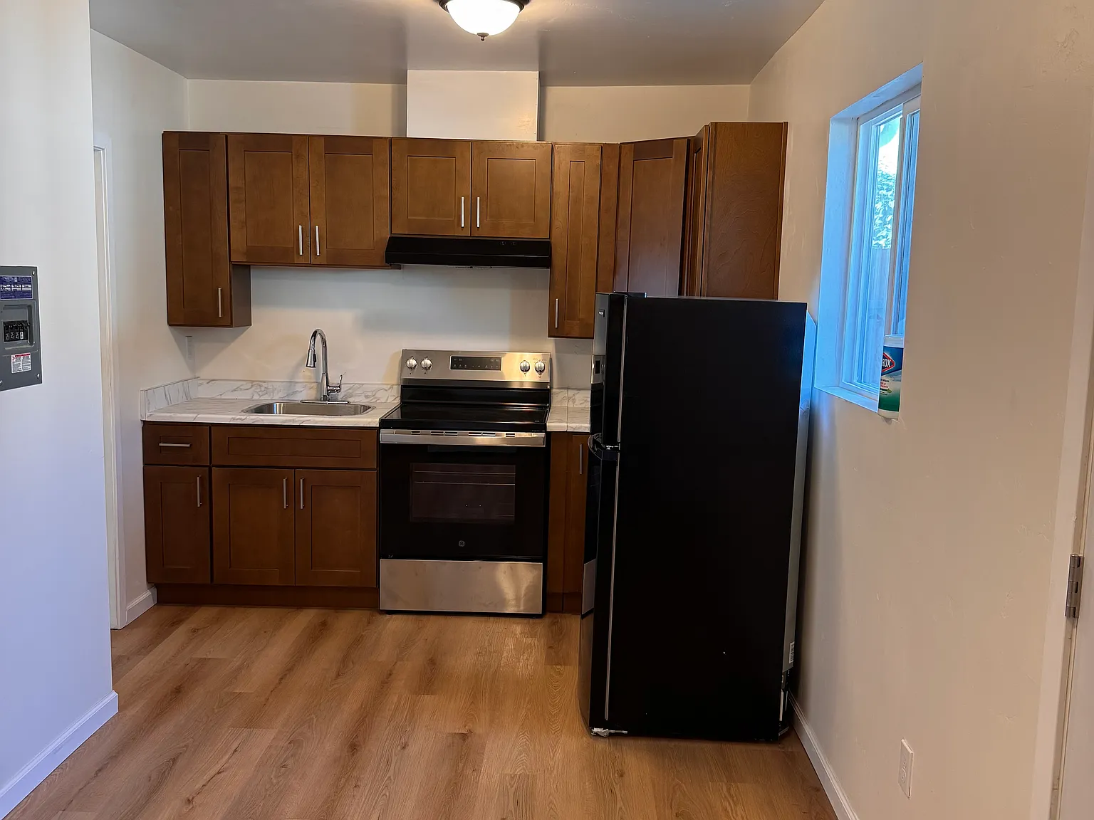 1 bed, 400 sqft, $2,393 — Photo 2