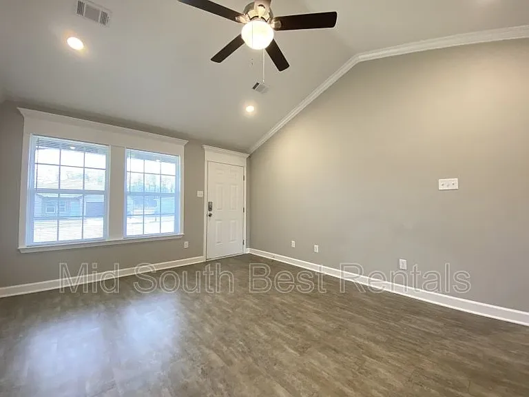 203 Magnolia Ct — Photo 6