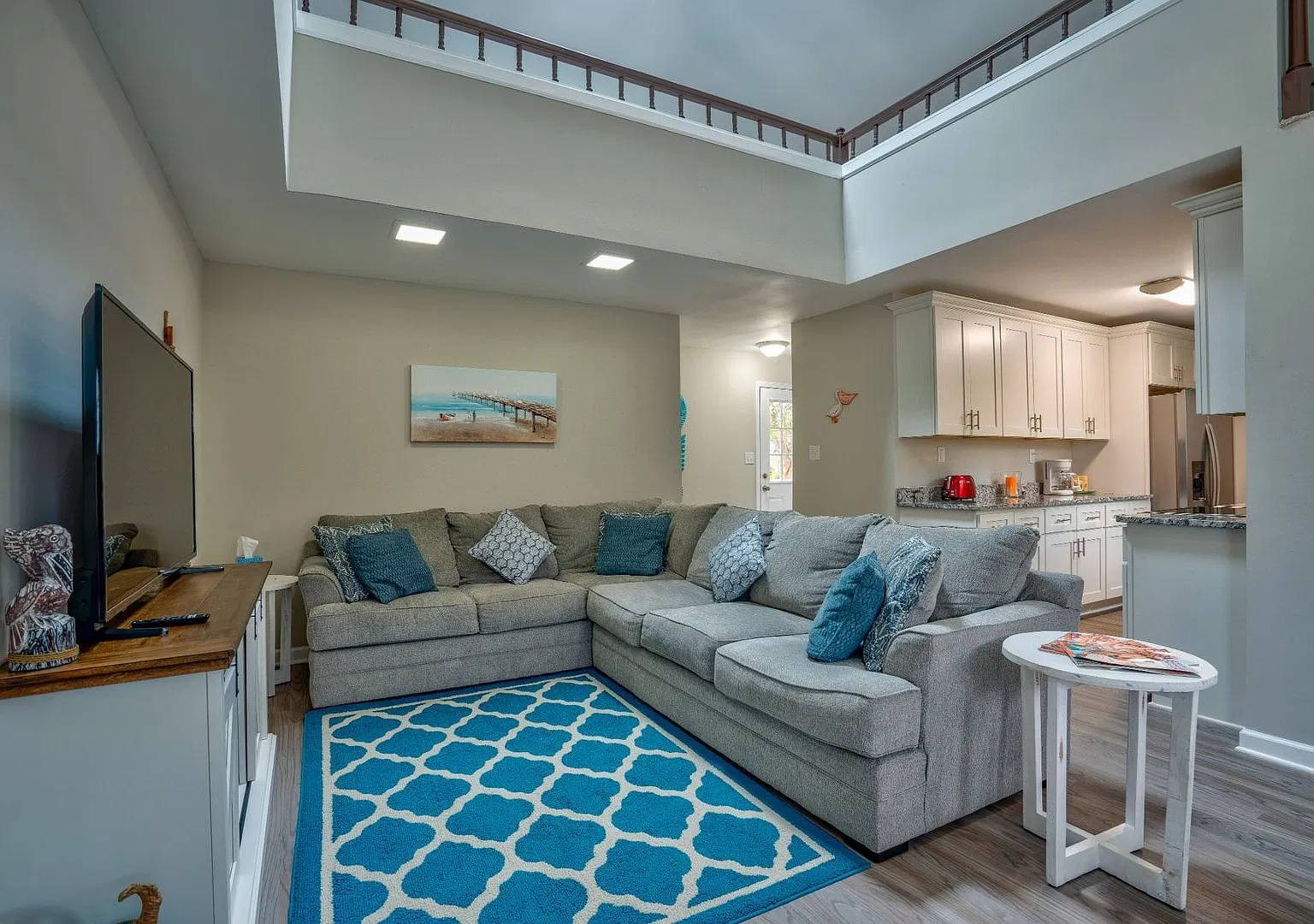 Cozy fully-furnished beach home on desirable Oak Island — Photo 3