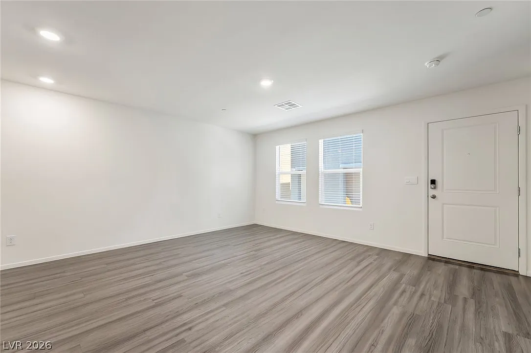 3 bed, 2.5 bath, 1295 sqft, $1,900 — Photo 4