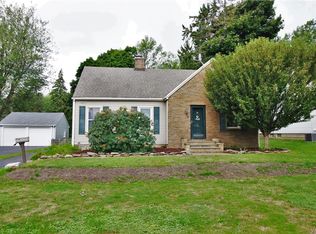 36 Hillcrest Dr, West Seneca, NY 14224