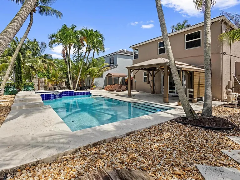15835 NW 7th St — Photo 31