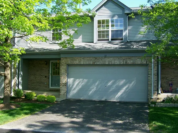 32 Oxford Ct, Algonquin, IL 60102