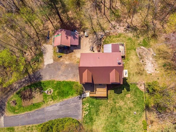 613 Skyline Trl, Chester, MA 01011