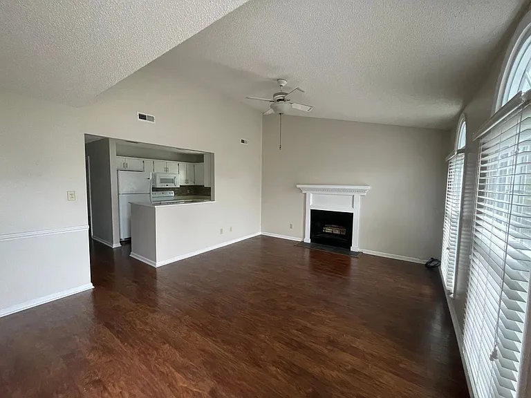 35 B Mulberry Ln — Photo 2