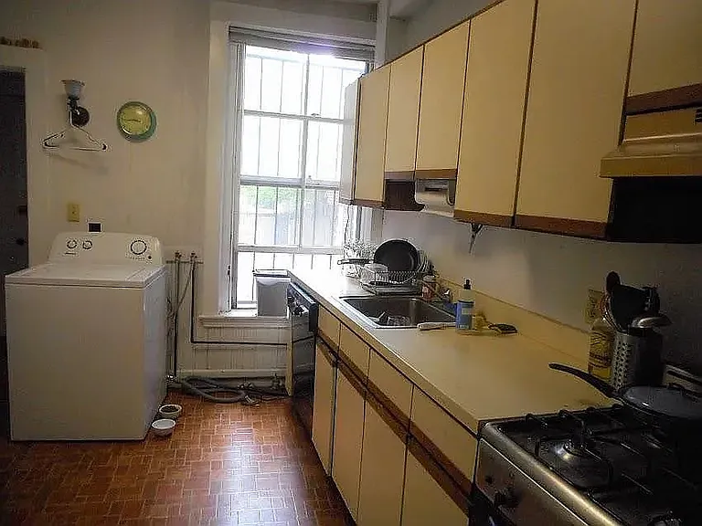 106 Strathmore Rd #1 — Photo 3