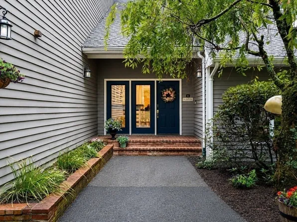 4 Turner Ln, North Easton, MA 02356