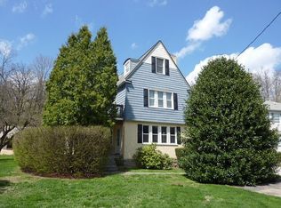76 Meadowbrook Rd, Wayne, PA 19087