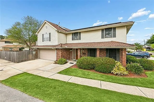 4 bed, 3.5 bath, 2800 sqft, $2,750 — Photo 2