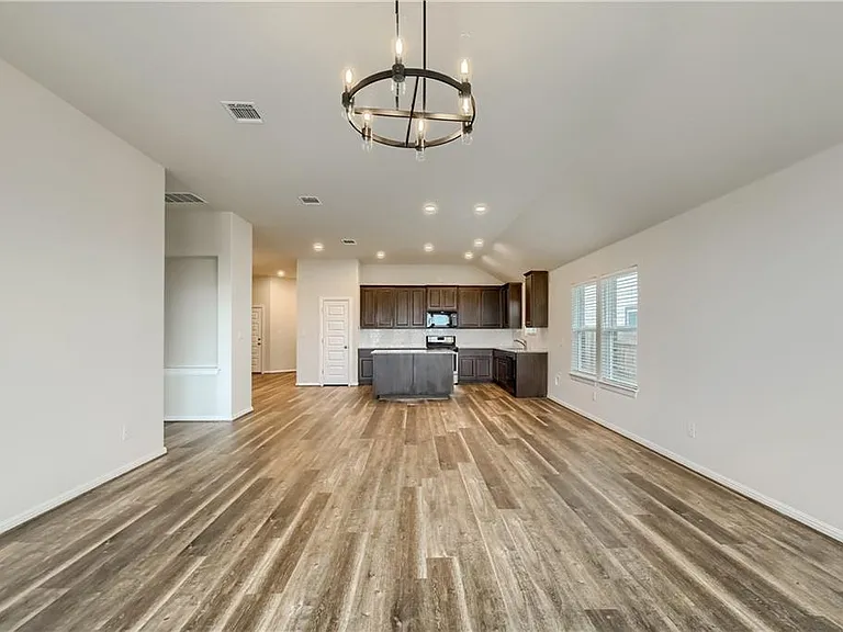 113 Thurston Dr — Photo 10