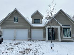 25405 Park Ln, Shorewood, MN 55331