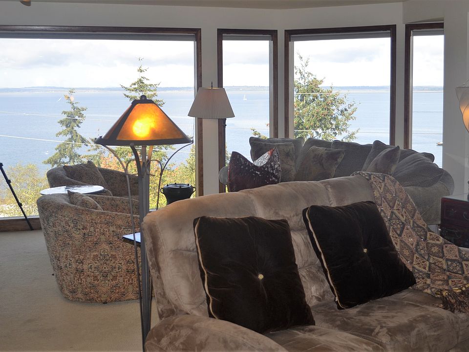 Living Room Bay View