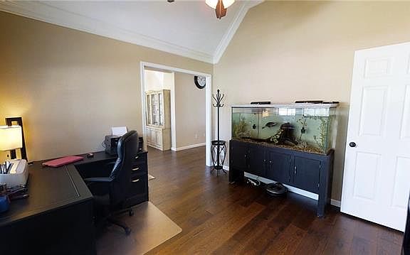4th image of 4204 Juniper Ln