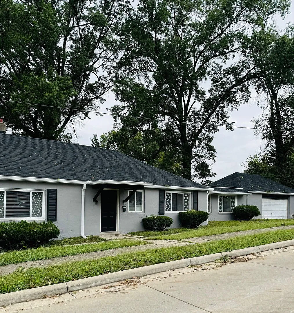 2200 Bremont Ave — Photo 1