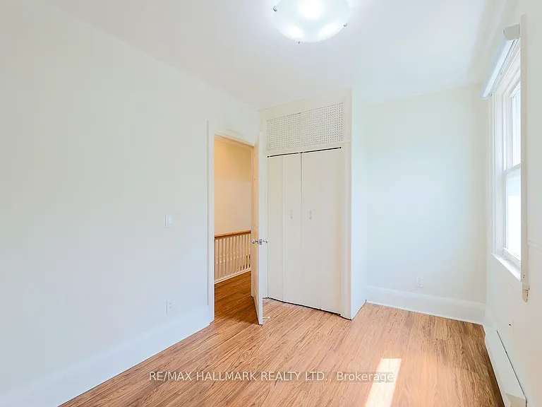 2159 Gerrard St E #UPPER — Photo 6