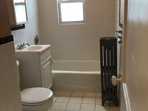 4th image of 249 Hyde Park Ave APT 1R