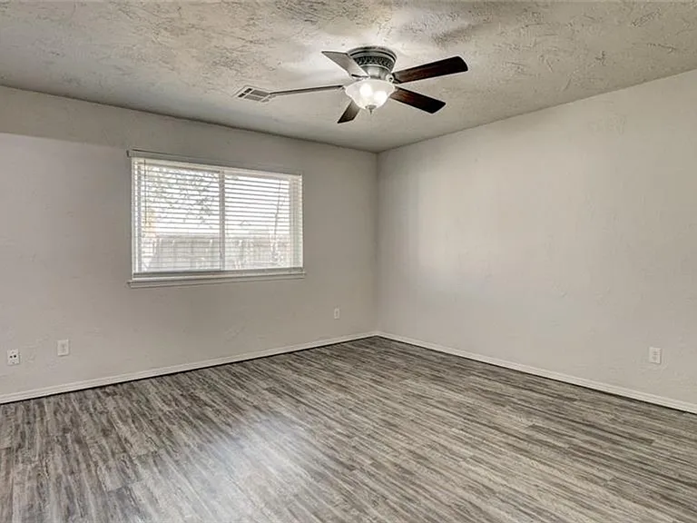 1116 Saint George Ave — Photo 2