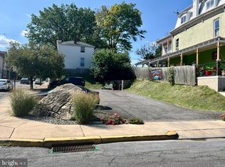 704 N 6th St, Reading, PA 19601