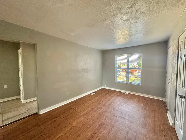 2030 NW 25th St #6 — Photo 5