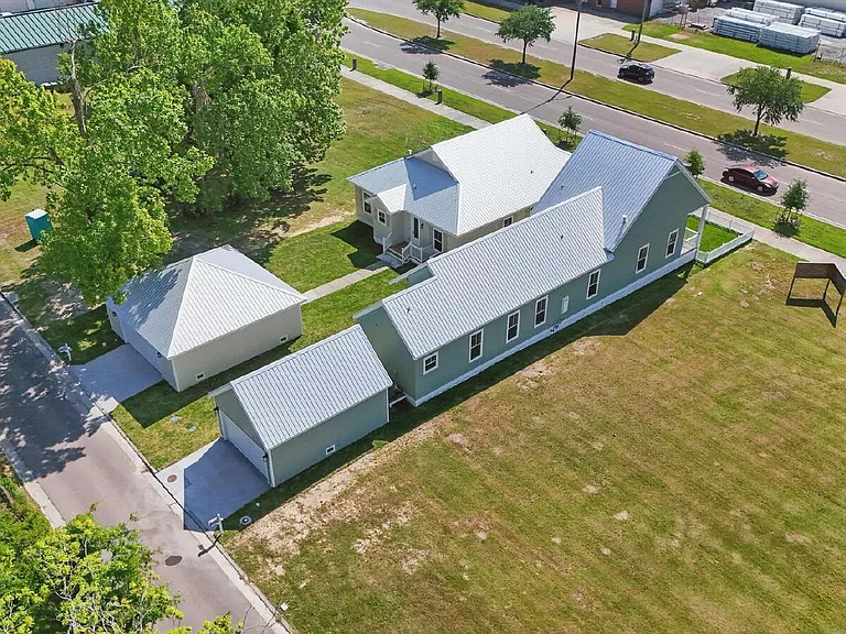 254 Caillavet St — Photo 4