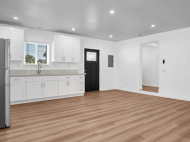 15559 Three Palms St — Photo 5