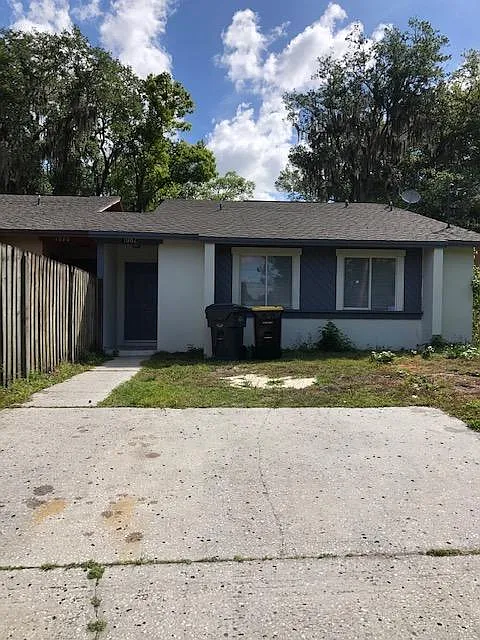 1082 Old South Dr