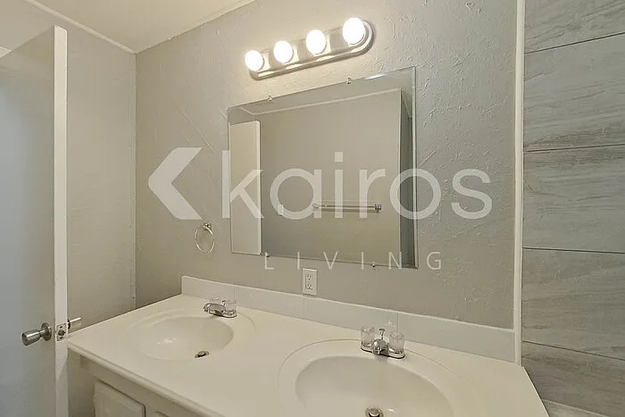 111 Evelyn St — Photo 20
