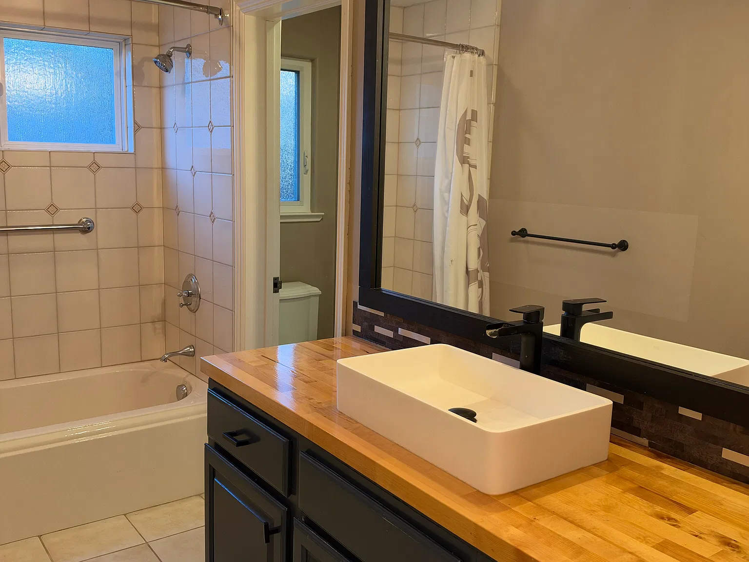 4 bed, 2484 sqft, $6,998 — Photo 2