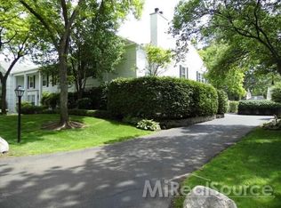 2003 Shorepointe Ln, Grosse Pointe Woods, MI