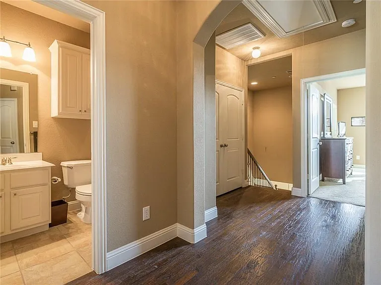 5733 Lois Ln — Photo 12