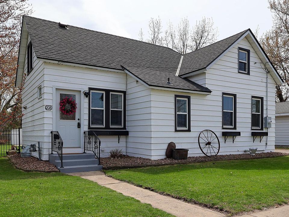1st image of 208 4th St S