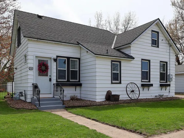 208 4th St S, Cold Spring, MN 56320
