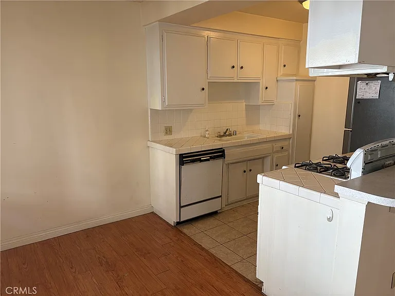 415 N 3rd St #F — Photo 4