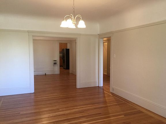 4th image of 1959 Oak St APT 3