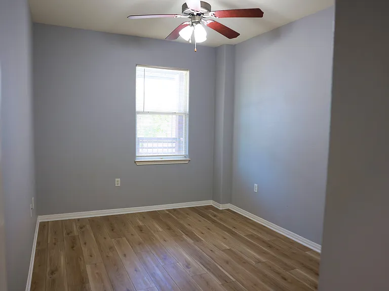1306 Chicon St — Photo 32