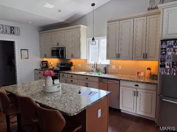 212 Chadwyck Cir, Herculaneum, MO 63048