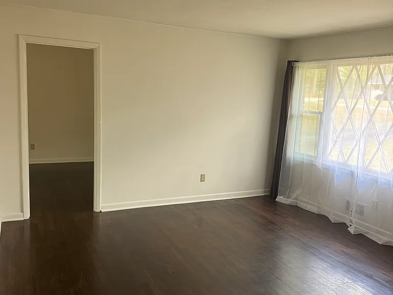 710 Earl St SE — Photo 11