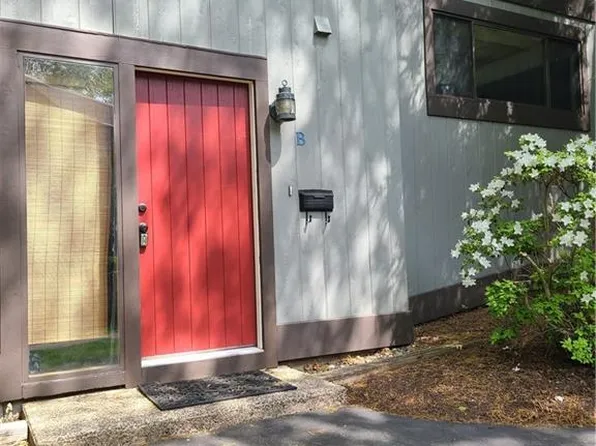 32 Harbour Village #B, Branford, CT 06405