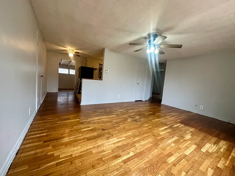 609 E Loomis St — Photo 2