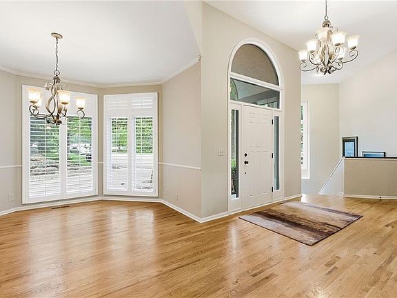 4th image of 8414 N Vista Cir