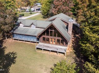 1374 Paradise Ln, Dandridge, TN 37725