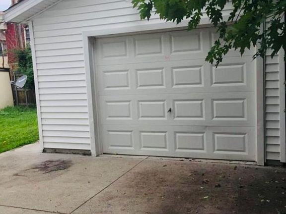 3rd image of 11903 Cromwell Ave