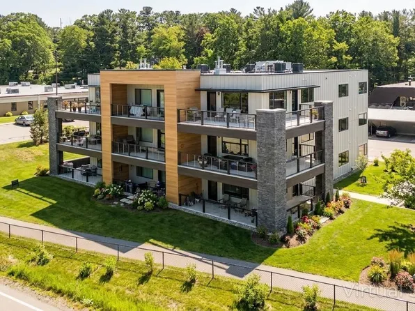 225 E 17th St #3-C, Traverse City, MI 49684