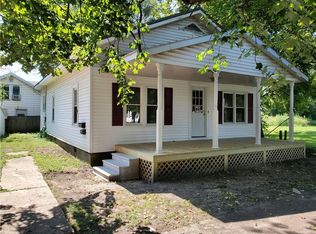 2725 Commercial Ave, Mattoon, IL 61938