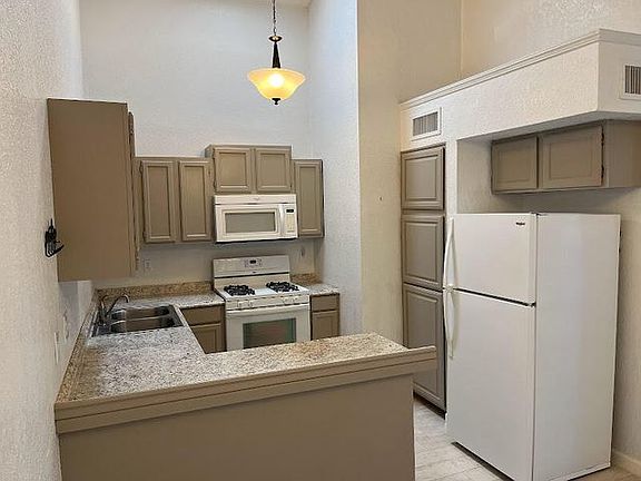 5th image of 204 Cutlass Dr #B
