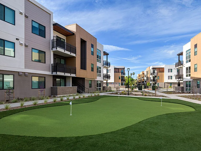 Sutter Green Apartments — Photo 13