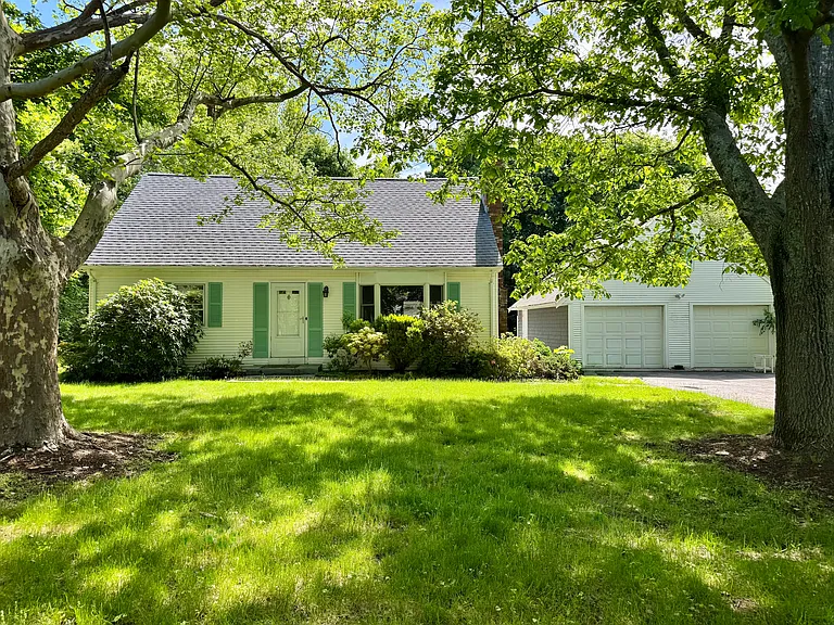 5 Barton Ln — Photo 1