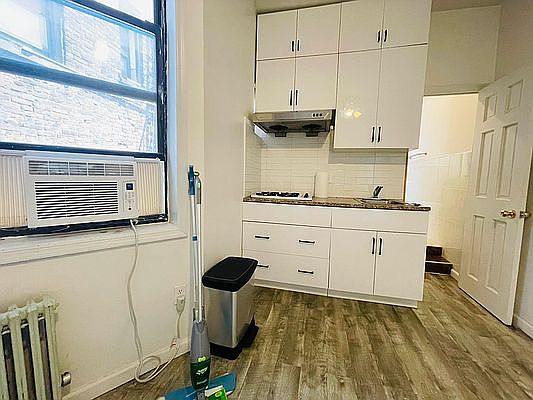 2nd image of 43 Henry St #5I